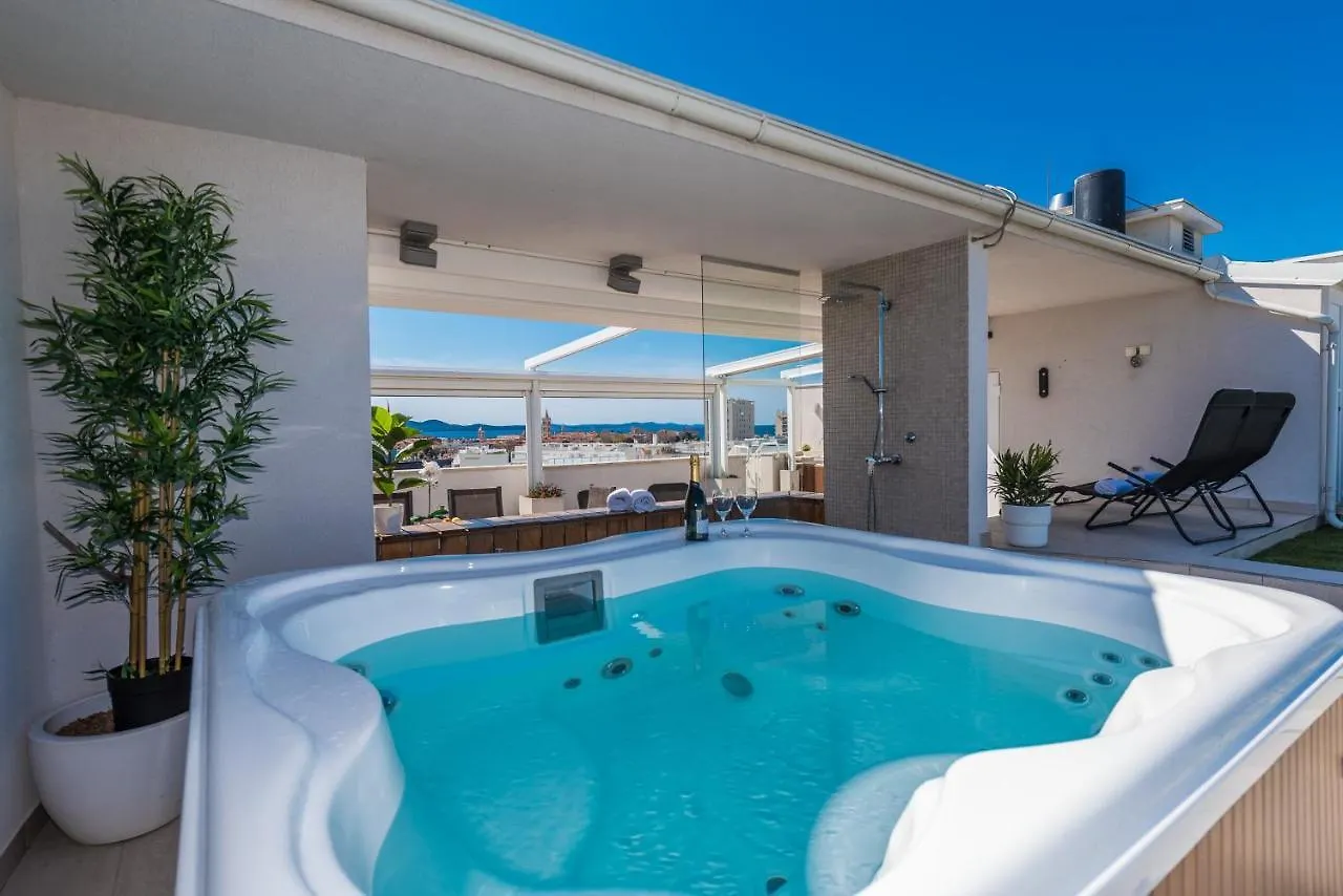 Penthouse With Roof Terrace With Jacuzzi contacts