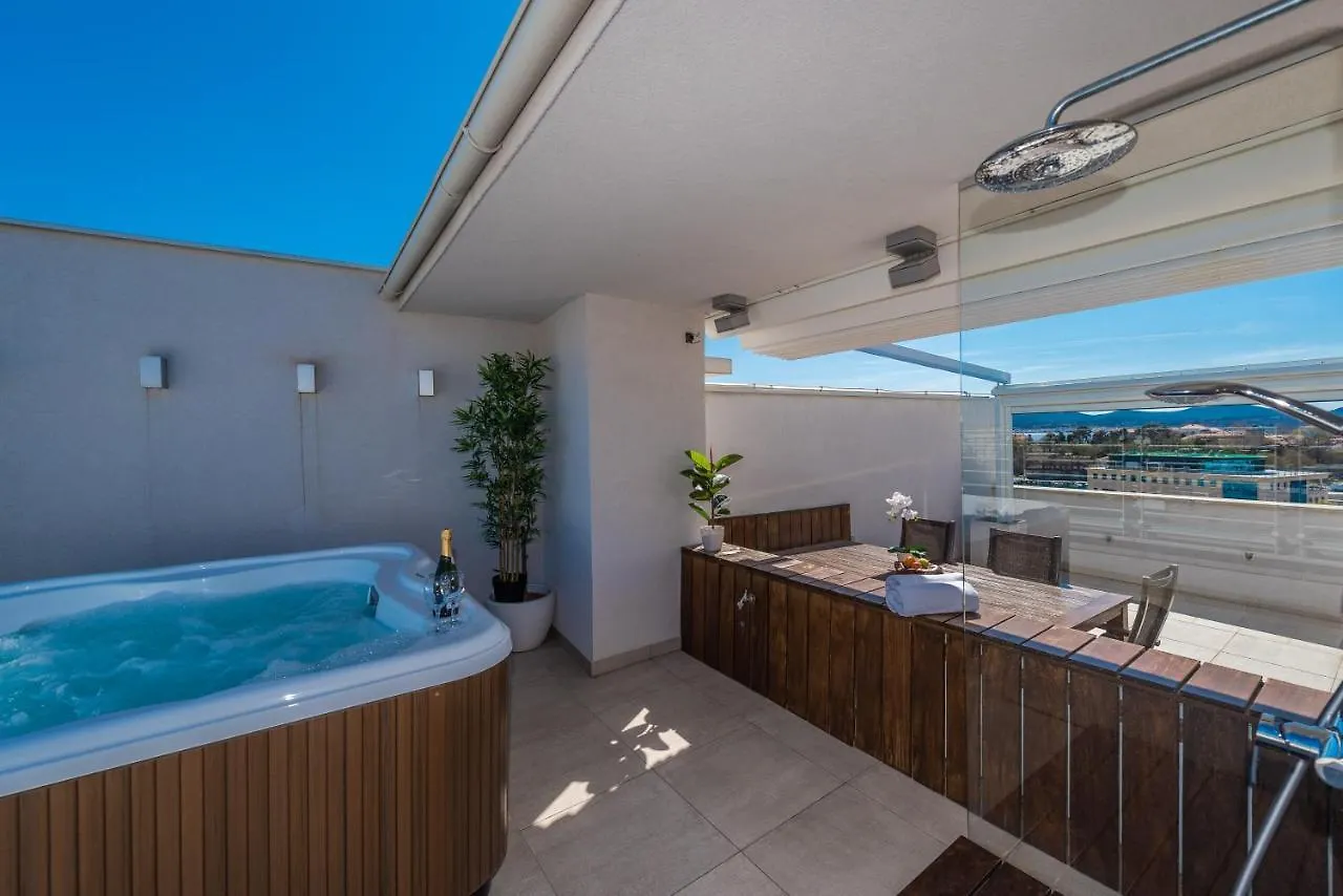 Penthouse With Roof Terrace With Jacuzzi Apartment Zadar Croatia